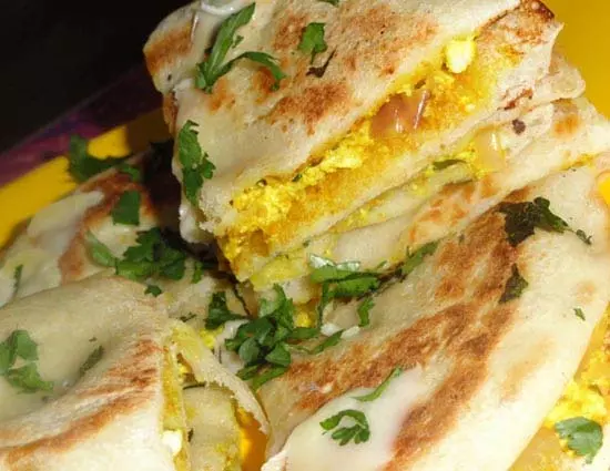 Recipe: घर पर बनाएं स्वादिष्ट और सेहतमंद पनीर कुलचा Recipe: घर पर बनाएं स्वादिष्ट और सेहतमंद पनीर कुलचा