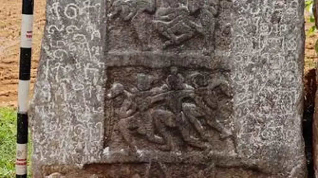 Tamil Nadu: कर्नाटक में 10वीं सदी का तमिल शिलालेख मिला Tamil Nadu: कर्नाटक में 10वीं सदी का तमिल शिलालेख मिला