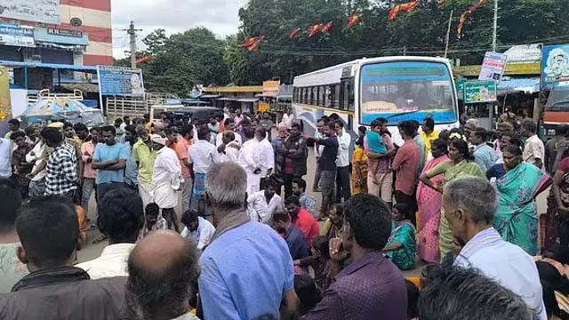8वीं क्लास के छात्र का अपहरण कर कार में हत्या दो युवकों से पूछताछ 8वीं क्लास के छात्र का अपहरण कर कार में हत्या दो युवकों से पूछताछ
