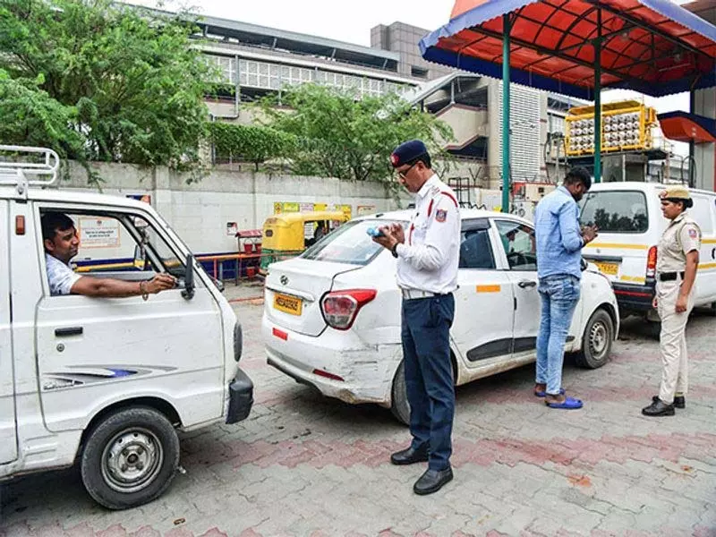 दिल्ली सरकार ने CAQM से पुराने वाहनों में ईंधन प्रतिबंध स्थगित करने का अनुरोध किया दिल्ली सरकार ने CAQM से पुराने वाहनों में ईंधन प्रतिबंध स्थगित करने का अनुरोध किया