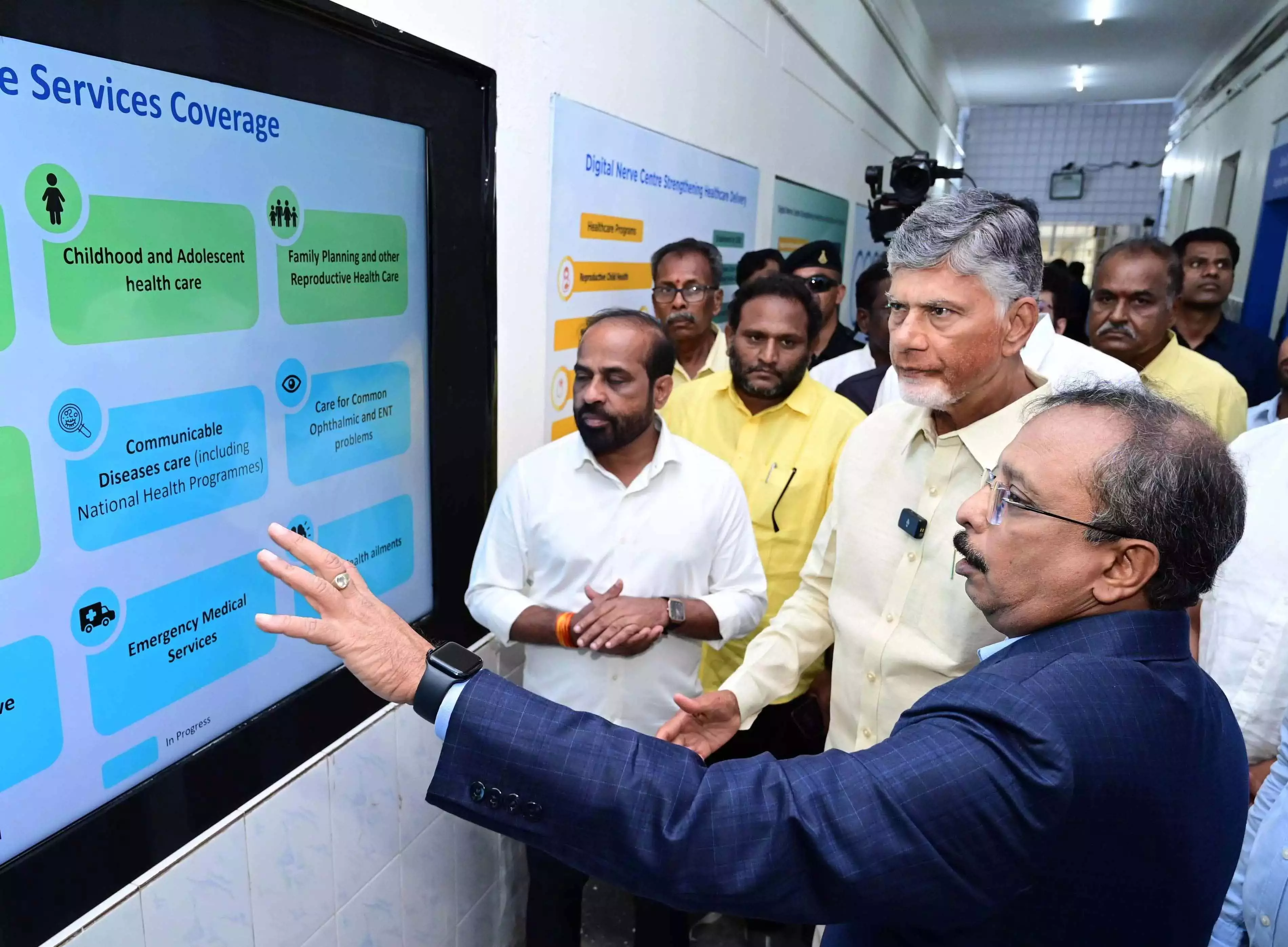 Naidu ने कुप्पम में आंध्र के पहले डिजिटल नर्व सेंटर का उद्घाटन किया Naidu ने कुप्पम में आंध्र के पहले डिजिटल नर्व सेंटर का उद्घाटन किया
