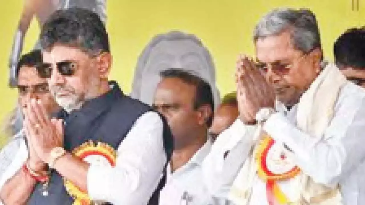 Karnataka: मुख्यमंत्री-उपमुख्यमंत्री के समर्थकों में शीर्ष पद को लेकर उबाल Karnataka: मुख्यमंत्री-उपमुख्यमंत्री के समर्थकों में शीर्ष पद को लेकर उबाल
