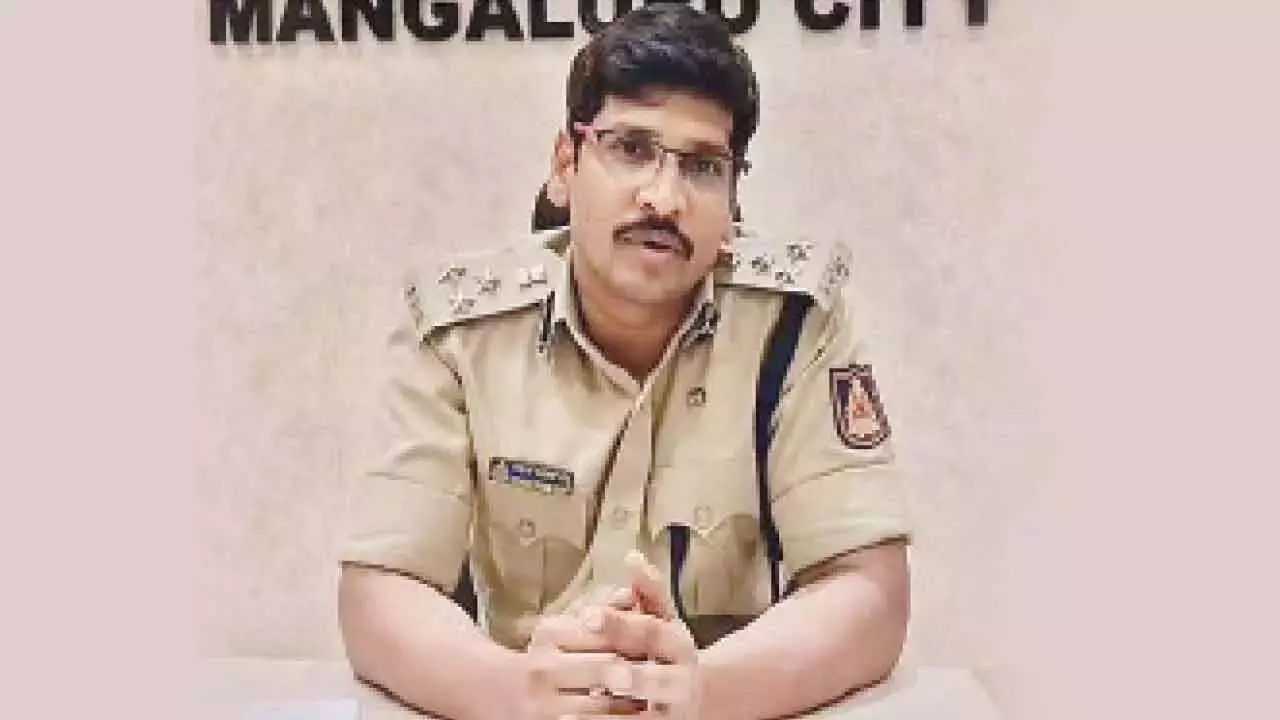 Karnataka: त्यौहारी सीजन में उल्लंघन रोकने के लिए पुलिस ने कदम उठाया Karnataka: त्यौहारी सीजन में उल्लंघन रोकने के लिए पुलिस ने कदम उठाया