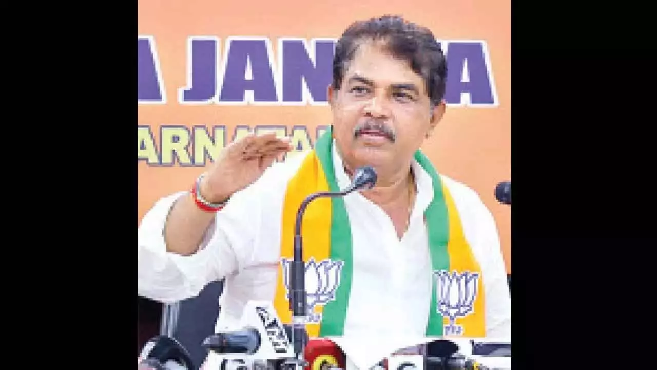 पिछले 15 महीनों में राज्य में 1,180 किसानों ने आत्महत्या की: BJP पिछले 15 महीनों में राज्य में 1,180 किसानों ने आत्महत्या की: BJP