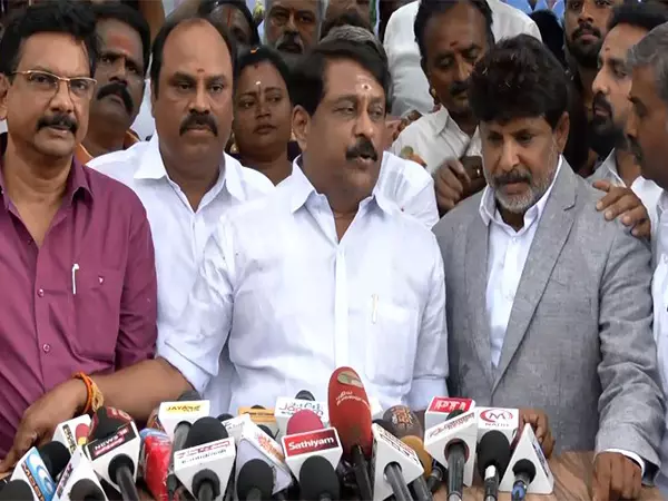 हिरासत में मौत का मामला: Tamil BJP प्रमुख नागेंथिरन ने आरोप लगाया कि पुलिस सचिवालय के नियंत्रण में है हिरासत में मौत का मामला: Tamil BJP प्रमुख नागेंथिरन ने आरोप लगाया कि पुलिस सचिवालय के नियंत्रण में है