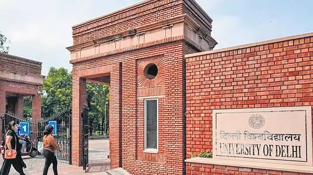 DU ने 4 वर्षीय यूजी कोर्स में छात्रों के लिए 3 साल की एग्जिट पाथ घोषित की DU ने 4 वर्षीय यूजी कोर्स में छात्रों के लिए 3 साल की एग्जिट पाथ घोषित की
