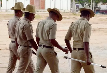 Karnataka पुलिस ने माता-पिता की शिकायत के बाद ड्रग तस्करी गिरोह का भंडाफोड़ किया, पांच गिरफ्तार Karnataka पुलिस ने माता-पिता की शिकायत के बाद ड्रग तस्करी गिरोह का भंडाफोड़ किया, पांच गिरफ्तार