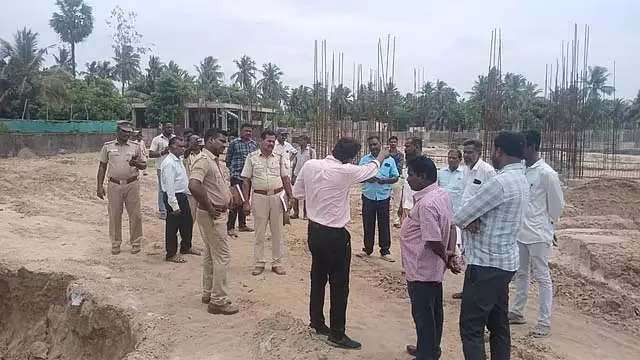 सम्मेलन के लिए मुरुगन को ब्लैकमेल करने के आरोप में दो BJP पदाधिकारी गिरफ्तार सम्मेलन के लिए मुरुगन को ब्लैकमेल करने के आरोप में दो BJP पदाधिकारी गिरफ्तार
