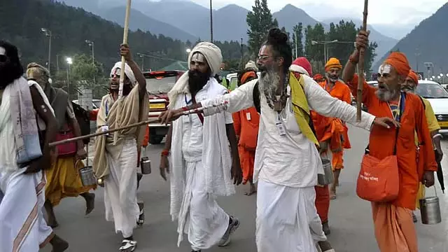 Amarnath Yatra: 6,400 तीर्थयात्री जम्मू से रवाना Amarnath Yatra: 6,400 तीर्थयात्री जम्मू से रवाना