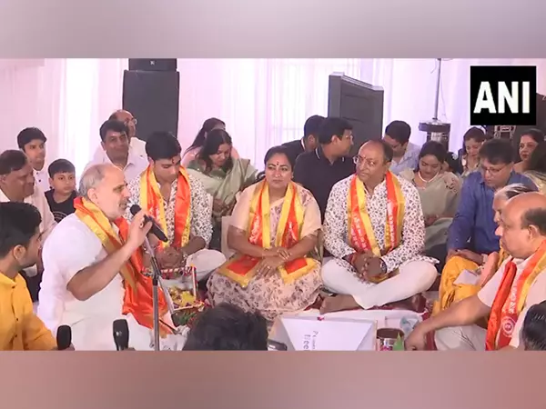 CM गुप्ता ने कैंप कार्यालय के उद्घाटन पर हवन में हिस्सा लिया CM गुप्ता ने कैंप कार्यालय के उद्घाटन पर हवन में हिस्सा लिया