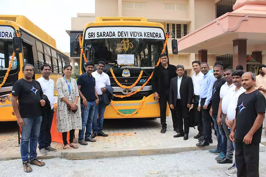 Bengaluru : शारदा देवी विद्याकेंद्र को बसों का दान Bengaluru : शारदा देवी विद्याकेंद्र को बसों का दान