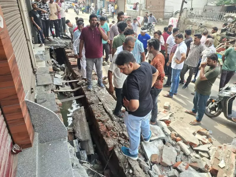 कैथल नगर निगम के नाला सफाई अभियान के विरोध में व्यापारियों ने किया प्रदर्शन कैथल नगर निगम के नाला सफाई अभियान के विरोध में व्यापारियों ने किया प्रदर्शन