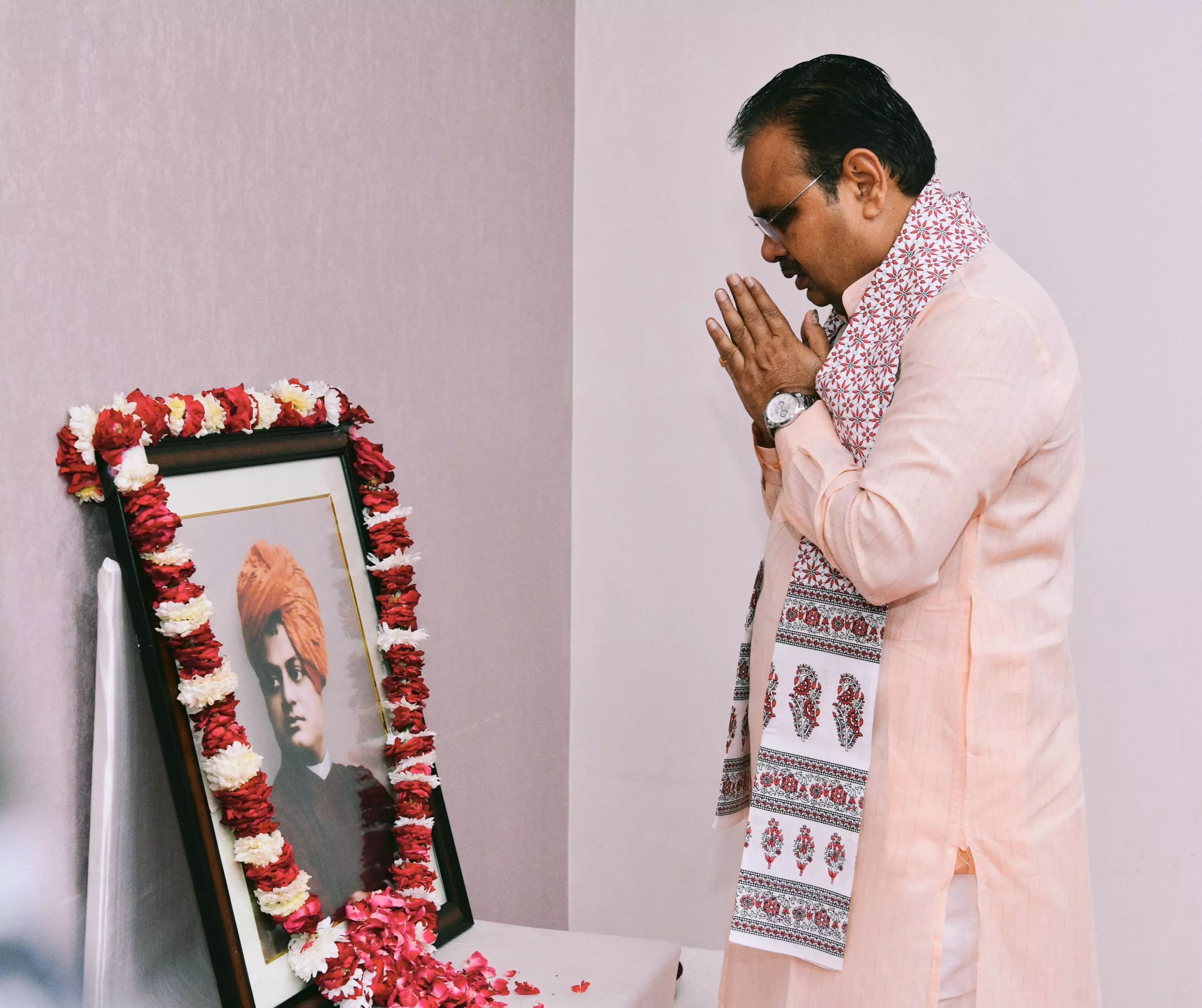 Jaipur: मुख्यमंत्री निवास पर विवेकानंद जी के चित्र समक्ष अर्पित की श्रद्धांजलि Jaipur: मुख्यमंत्री निवास पर विवेकानंद जी के चित्र समक्ष अर्पित की श्रद्धांजलि