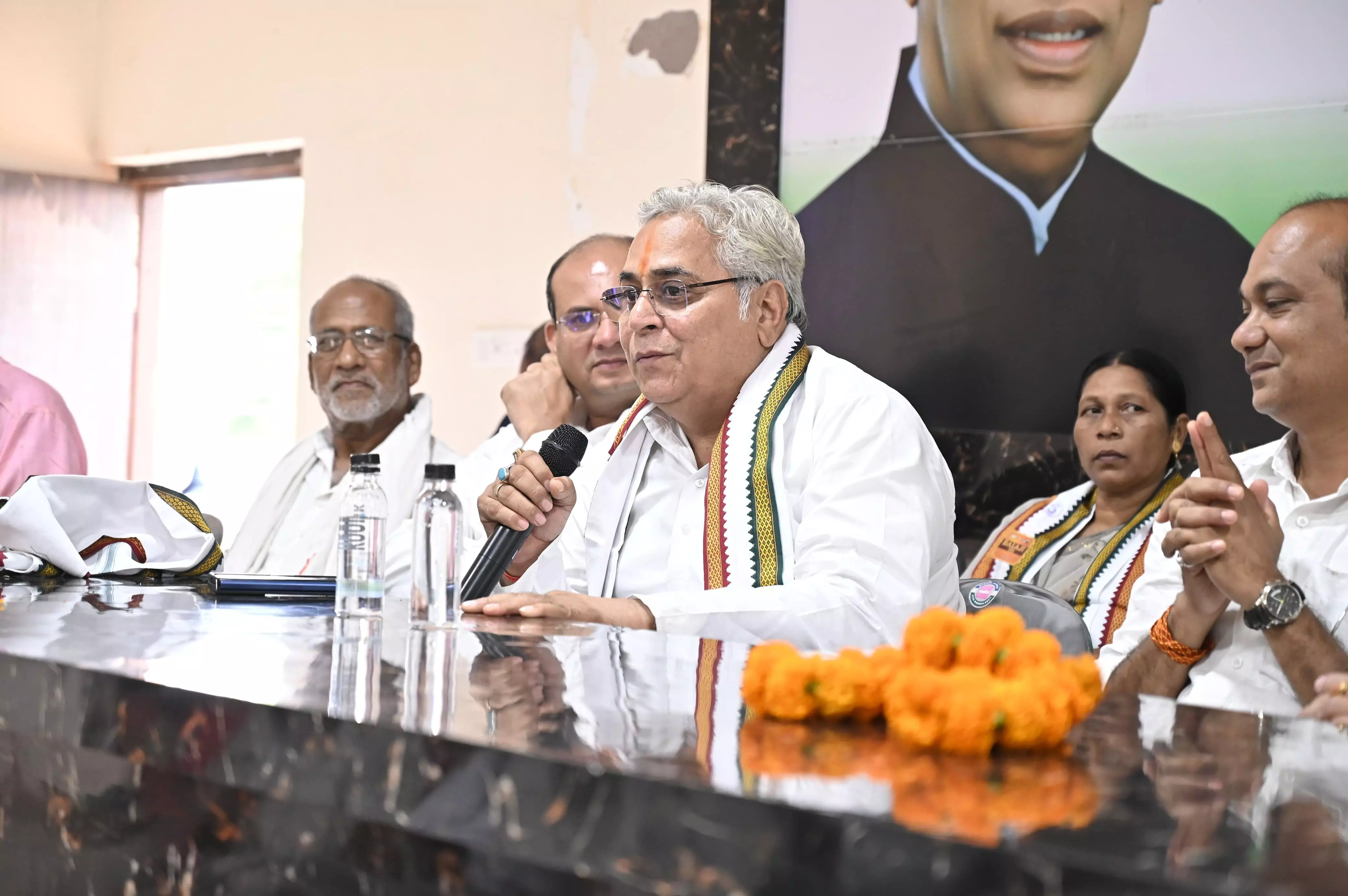 बालोद पहुंचे कांग्रेस के वरिष्ठ नेता अरुण वोरा बालोद पहुंचे कांग्रेस के वरिष्ठ नेता अरुण वोरा