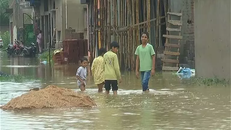 Sundargarh जिले में भारी बारिश से अचानक आई बाढ़ से दो लोगों की मौत Sundargarh जिले में भारी बारिश से अचानक आई बाढ़ से दो लोगों की मौत