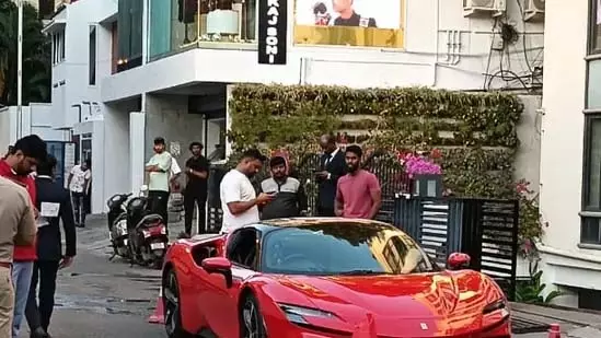 Bengaluru : RTO की बड़ी कार्रवाई, लक्ज़री फरारी पर चला कानून का डंडा Bengaluru : RTO की बड़ी कार्रवाई, लक्ज़री फरारी पर चला कानून का डंडा