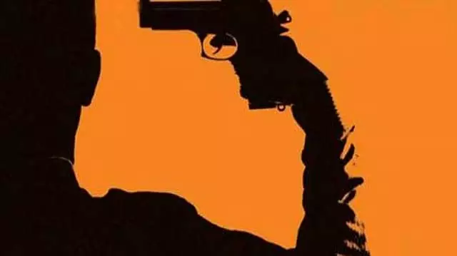 MP : पारिवारिक विवाद के चलते मायके गई पुलिस कांस्टेबल की पत्नी ने गोली मारकर हत्या कर दी MP : पारिवारिक विवाद के चलते मायके गई पुलिस कांस्टेबल की पत्नी ने गोली मारकर हत्या कर दी