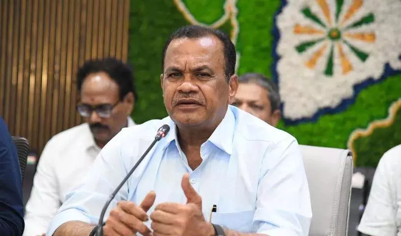 एचएएम सड़क परियोजनाओं के लिए निविदाएं अगले महीने जारी की जाएंगी: Komatireddy एचएएम सड़क परियोजनाओं के लिए निविदाएं अगले महीने जारी की जाएंगी: Komatireddy
