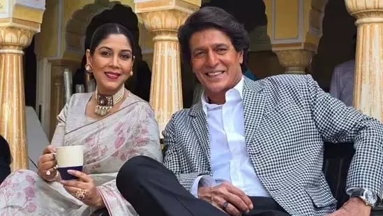 The Royals : साक्षी तंवर संग रोमांस कर अजीब लगे चंकी पांडे The Royals : साक्षी तंवर संग रोमांस कर अजीब लगे चंकी पांडे