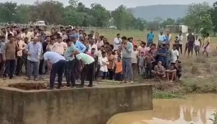 महासमुंद में नाला धंसने की खबर, बुजुर्ग की मौत महासमुंद में नाला धंसने की खबर, बुजुर्ग की मौत