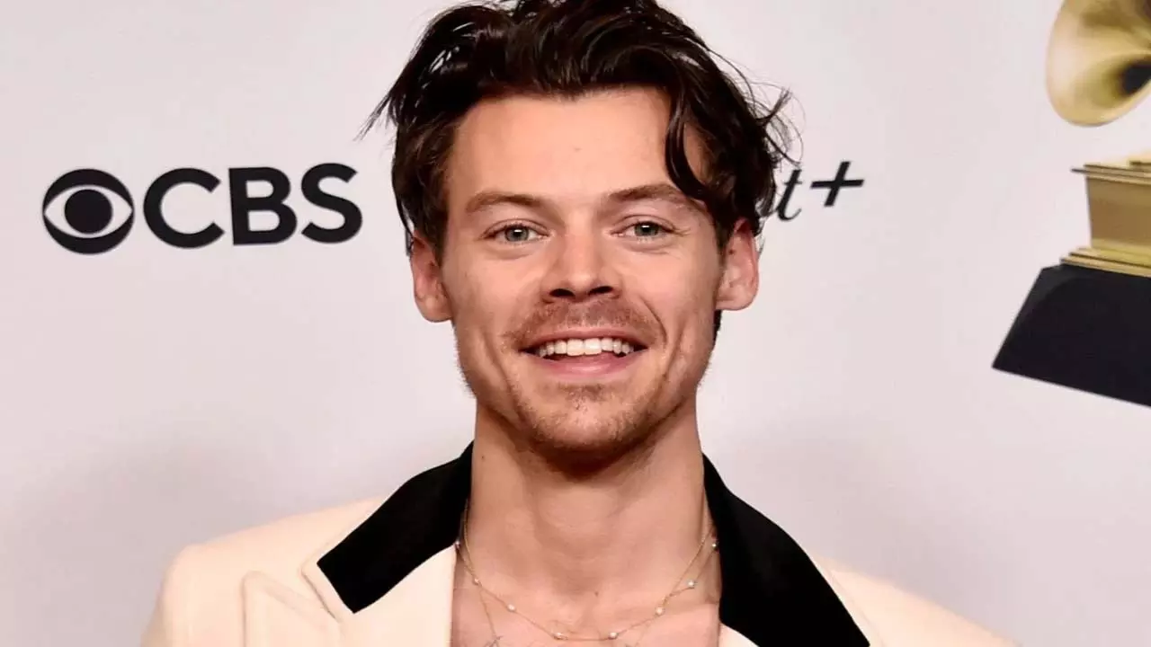 ग्लैस्टनबरी संगीत महोत्सव में Harry Styles किसको चूम रहे थे? ग्लैस्टनबरी संगीत महोत्सव में Harry Styles किसको चूम रहे थे?