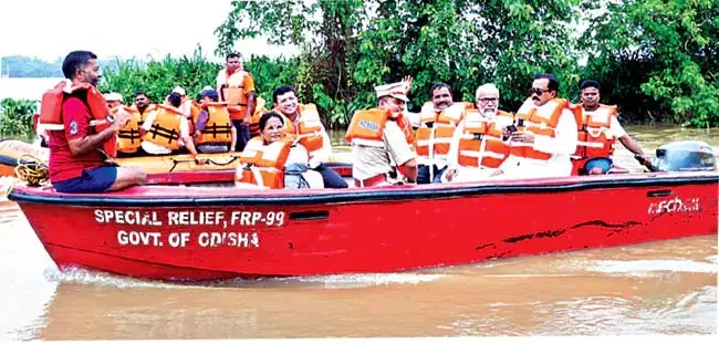 Odisha : बालेश्वर जिले में बाढ़ का कहर जारी है Odisha : बालेश्वर जिले में बाढ़ का कहर जारी है