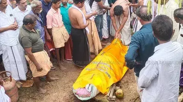 Kottayam एमसीएच में बिंदु की मौत को लेकर भाजपा ने किया विरोध प्रदर्शन Kottayam एमसीएच में बिंदु की मौत को लेकर भाजपा ने किया विरोध प्रदर्शन