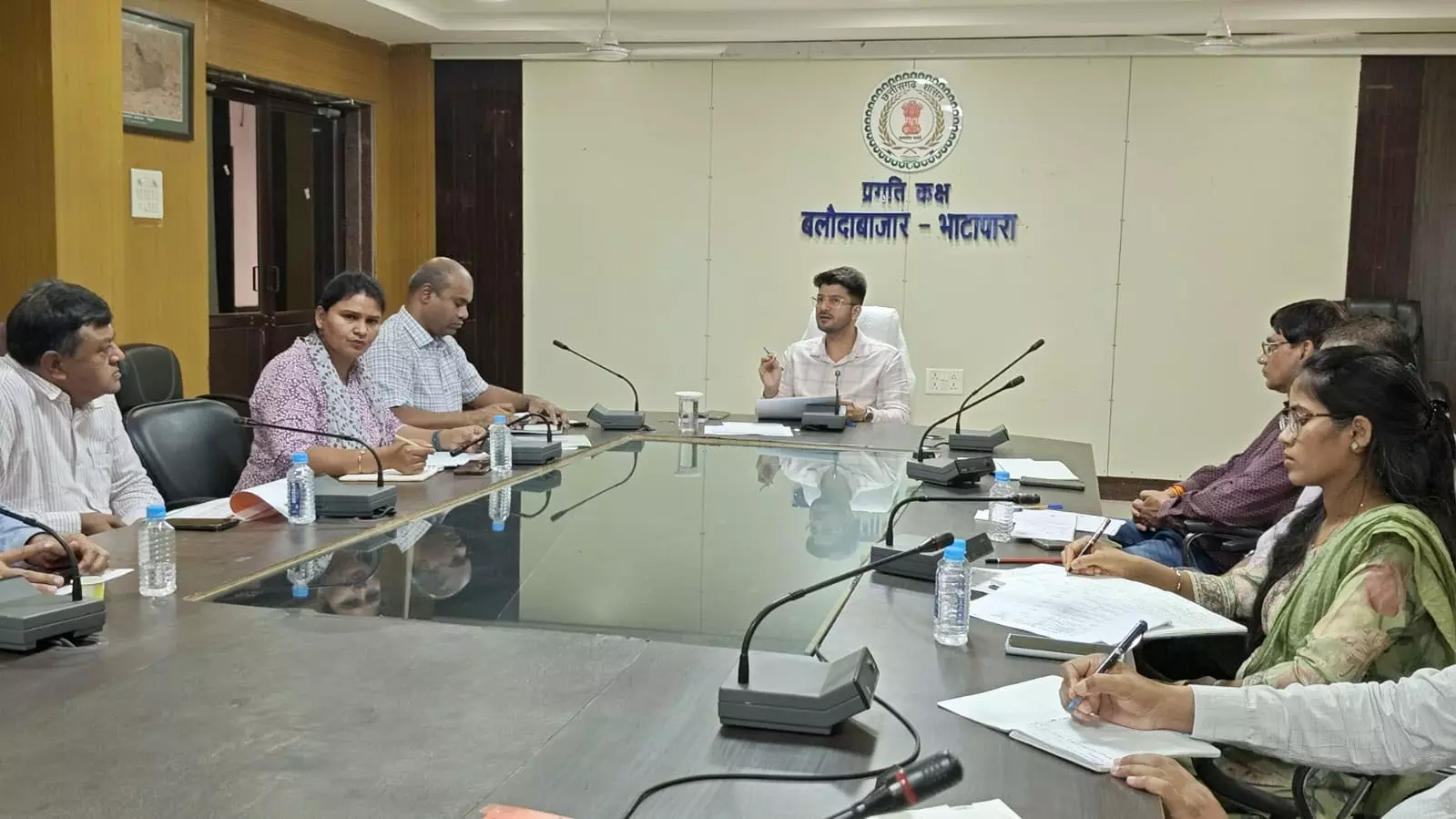 सभी संयत्र के भवनों व आवासीय परिसर में रेन वाटर हार्वेस्टिंग बनवाएं : कलेक्टर सभी संयत्र के भवनों व आवासीय परिसर में रेन वाटर हार्वेस्टिंग बनवाएं : कलेक्टर