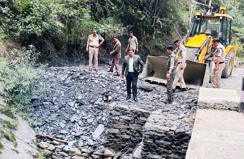 Shimla मानसून के लिए तैयार, डीसी ने चौबीसों घंटे निगरानी सुनिश्चित की Shimla मानसून के लिए तैयार, डीसी ने चौबीसों घंटे निगरानी सुनिश्चित की