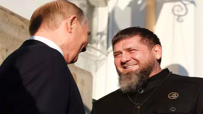 Ramzan Kadyrov की बीमारी ने चेचन्या के भविष्य और पुतिन के नियंत्रण पर सवाल खड़े कर दिए हैं Ramzan Kadyrov की बीमारी ने चेचन्या के भविष्य और पुतिन के नियंत्रण पर सवाल खड़े कर दिए हैं