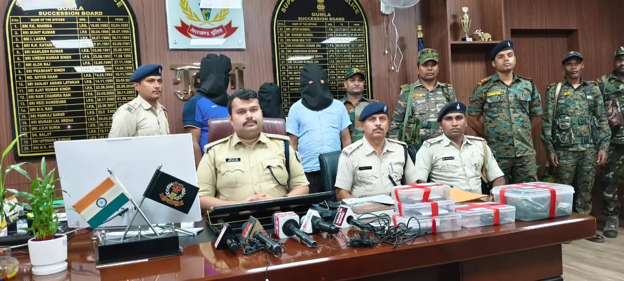 Gumla: व्यक्ति को मारी गोली, तीन आरोपी गिरफ्तार Gumla: व्यक्ति को मारी गोली, तीन आरोपी गिरफ्तार