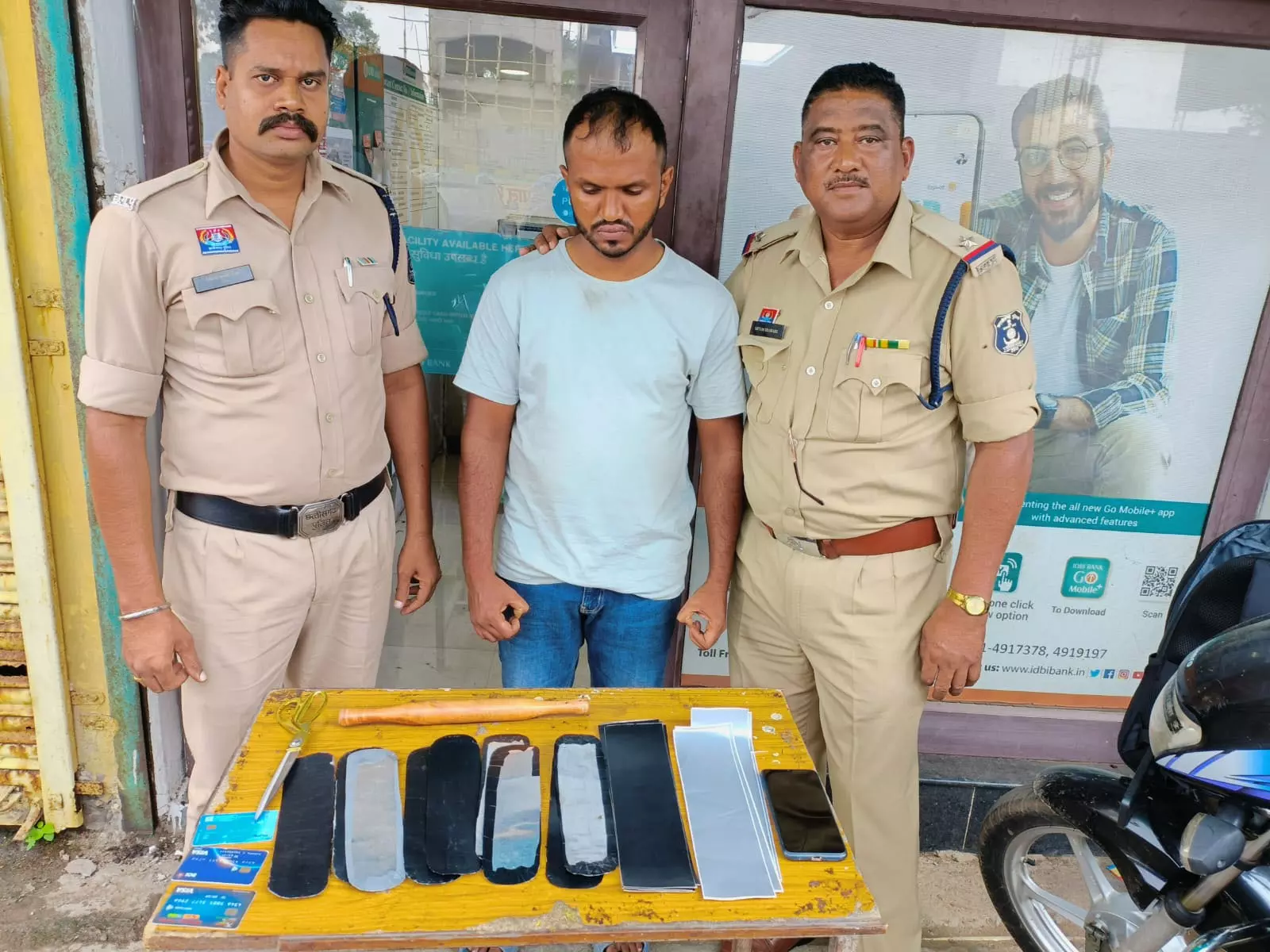 रायपुर में नागपुर के युवक ने ATM में किया था टेम्परिंग, गिरफ्तार रायपुर में नागपुर के युवक ने ATM में किया था टेम्परिंग, गिरफ्तार