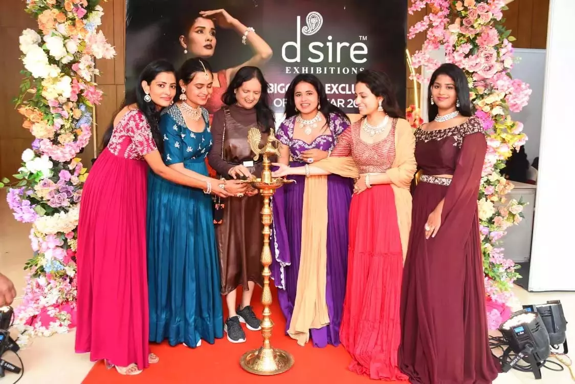 Telangana: संध्या कन्वेंशन में डिज़ायर डिज़ाइनर प्रदर्शनी का भव्य शुभारंभ Telangana: संध्या कन्वेंशन में डिज़ायर डिज़ाइनर प्रदर्शनी का भव्य शुभारंभ