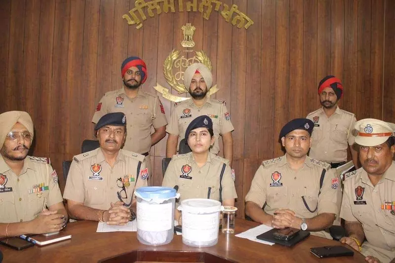 Ludhiana: मादक पदार्थ तस्करों के अंतरजिला गिरोह का भंडाफोड़, 2 गिरफ्तार Ludhiana: मादक पदार्थ तस्करों के अंतरजिला गिरोह का भंडाफोड़, 2 गिरफ्तार