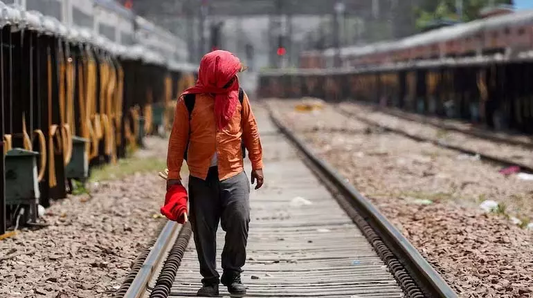Delhi में तापमान 49 डिग्री सेल्सियस पर पहुंचा, कल से बारिश की गतिविधियां बढ़ेंगी Delhi में तापमान 49 डिग्री सेल्सियस पर पहुंचा, कल से बारिश की गतिविधियां बढ़ेंगी
