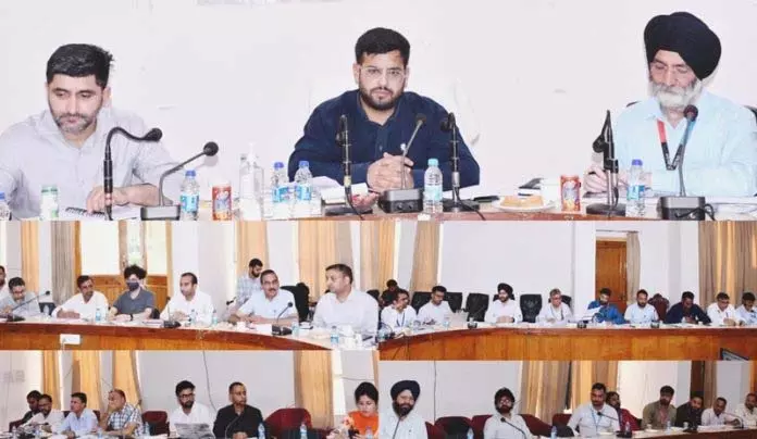 DDC राजौरी ने DLRC बैठक की अध्यक्षता की DDC राजौरी ने DLRC बैठक की अध्यक्षता की