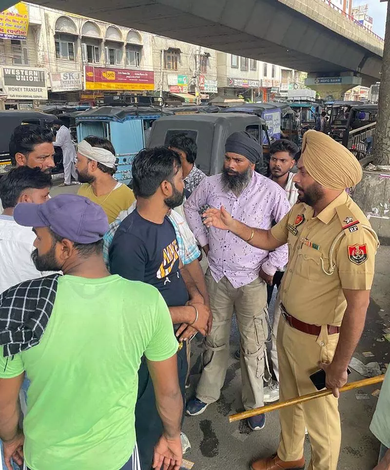 Amritsar: शहर के बस स्टैंड पर विशेष तलाशी अभियान चलाया गया Amritsar: शहर के बस स्टैंड पर विशेष तलाशी अभियान चलाया गया
