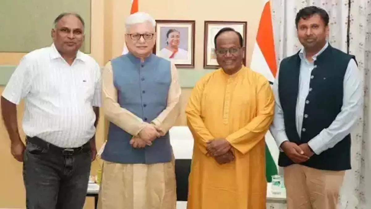 4 राज्यों के जूनिकॉर्न ने युवा नवाचार को प्रदर्शित करने के लिए राज्यपाल जिष्णु देव वर्मा से मुलाकात की 4 राज्यों के जूनिकॉर्न ने युवा नवाचार को प्रदर्शित करने के लिए राज्यपाल जिष्णु देव वर्मा से मुलाकात की