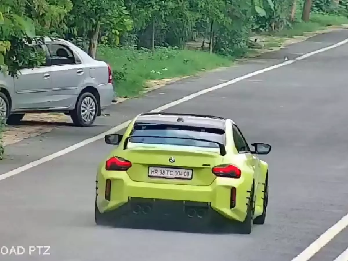 BIG BREAKING: सड़कों पर स्टंटबाजी का खतरनाक खेल, BMW से 360 डिग्री ड्रीफ्ट BIG BREAKING: सड़कों पर स्टंटबाजी का खतरनाक खेल, BMW से 360 डिग्री ड्रीफ्ट