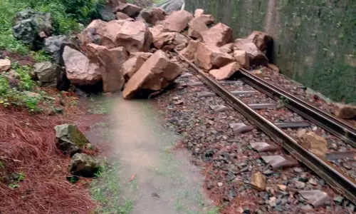 Himachal: भूस्खलन से ऐतिहासिक कांगड़ा घाटी की रेल सेवा बाधित