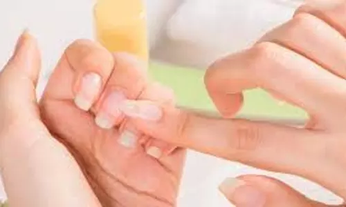 Health: नाखूनों में दिखने वाले ये लक्षण शरीर में पोषण की कमी का संकेत देते हैं, ऐसे करें दूर Health: नाखूनों में दिखने वाले ये लक्षण शरीर में पोषण की कमी का संकेत देते हैं, ऐसे करें दूर