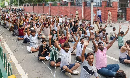 J&K: जम्मू रेलवे स्टेशन पर अमरनाथ यात्रियों के लिए विशेष इंतजाम J&K: जम्मू रेलवे स्टेशन पर अमरनाथ यात्रियों के लिए विशेष इंतजाम