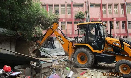कैंट में 165 करोड़ रुपये की रक्षा भूमि अवैध कब्जाधारियों से मुक्त कराई गई कैंट में 165 करोड़ रुपये की रक्षा भूमि अवैध कब्जाधारियों से मुक्त कराई गई