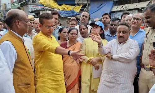सांसद ने अधिकारियों से पुराने शहर के इलाकों से अतिक्रमण हटाने को कहा