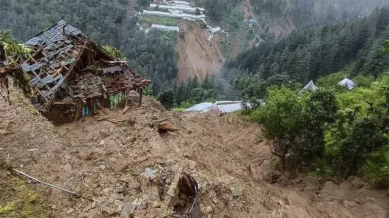 Mandi में बादल फटने से मची तबाही, 150 घर क्षतिग्रस्त, अब तक 13 की मौत Mandi में बादल फटने से मची तबाही, 150 घर क्षतिग्रस्त, अब तक 13 की मौत