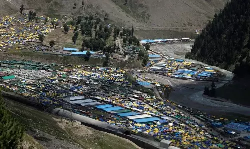 बालटाल आधार शिविर भक्तिमय हलचल से गुलजार बालटाल आधार शिविर भक्तिमय हलचल से गुलजार