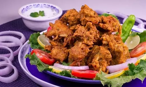 Recipe: बारिश के मौसम में घर पर बनाएं टेस्टी मिक्स पकौड़े Recipe: बारिश के मौसम में घर पर बनाएं टेस्टी मिक्स पकौड़े