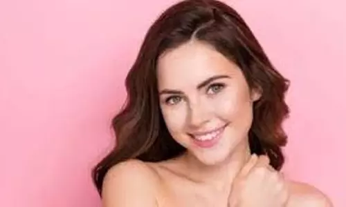 Skin Care: उमस भरे मौसम में भी चमकती रहेगी आपकी त्वचा, आजमाएं ये 5 आयुर्वेदिक तरीके Skin Care: उमस भरे मौसम में भी चमकती रहेगी आपकी त्वचा, आजमाएं ये 5 आयुर्वेदिक तरीके