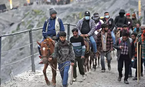 अमरनाथ यात्रा: 6,400 तीर्थयात्री जम्मू आधार शिविर से कश्मीर के लिए रवाना अमरनाथ यात्रा: 6,400 तीर्थयात्री जम्मू आधार शिविर से कश्मीर के लिए रवाना