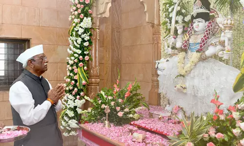 Jaipur: राज्यपाल बागडे ने किए देवी दर्शन, सुख-शांति की प्रार्थना की